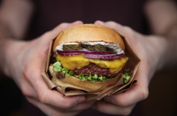 Burger Theory présente Le Minotaure, son burger vegan à la viande végétale