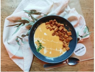 Dupont Café (Paris) dévoile sa recette de la soupe potiron patate douce, croûtons et piment d’Espelette